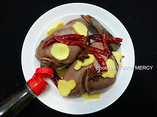 蒸着吃的卤<a href=/shicai/rouqin/ZhuXin/index.html target=_blank><u>猪心</u></a>