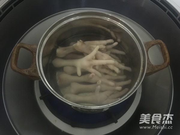 香卤凤爪的做法
