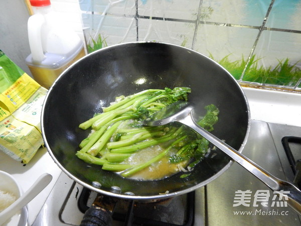 蒜泥<a href=/shicai/shucai/CaiXin/index.html target=_blank><u>菜心</u></a>的做法