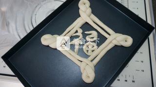 中国福<a href=/shicai/mimian/MianBao/index.html target=_blank><u>面包</u></a>