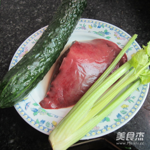 黄反炒<a href=/shicai/rouqin/ZhuGan/index.html target=_blank><u>猪肝</u></a>的做法