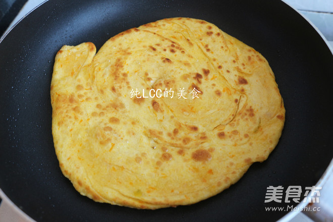 <a href=/shicai/shucai/NanGua/index.html target=_blank><u>南瓜</u></a>手撕饼的做法