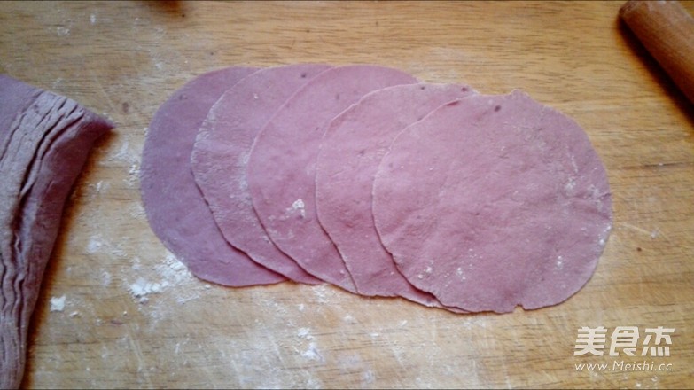 浪漫的<a href=/shicai/shucai/MeiGuiHua/index.html target=_blank><u>玫瑰花</u></a>馒头的做法