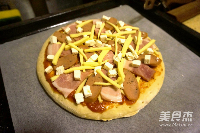 超快手<a href=/shicai/rouqin/PeiGen/index.html target=_blank><u>培根</u></a>披萨的做法