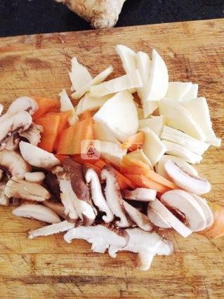 <a href=/shicai/shucai/DongSun/index.html target=_blank><u>冬笋</u></a>炒<a href=/shicai/mimian/DouGan/index.html target=_blank><u>豆干</u></a>儿