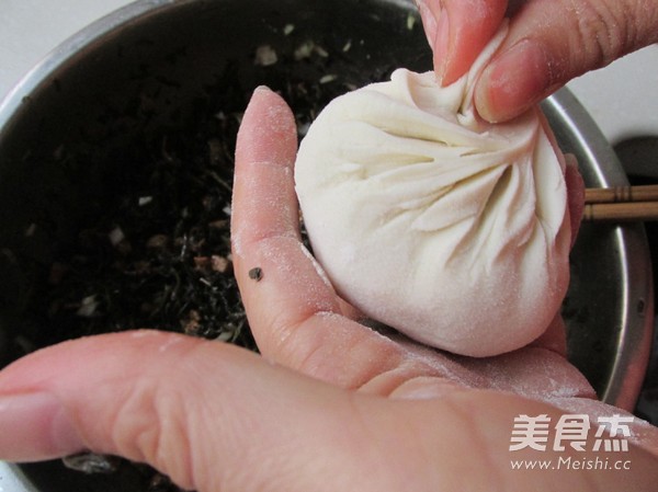 <a href=/shicai/shucai/MaChiXian/index.html target=_blank><u>马齿苋</u></a>肉包子的做法