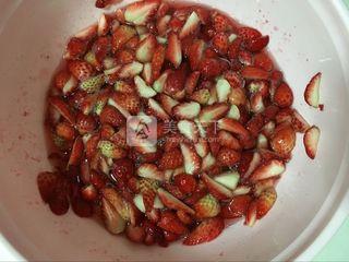 <a href=/shicai/guopin/CaoMei/index.html target=_blank><u>草莓</u></a>酱