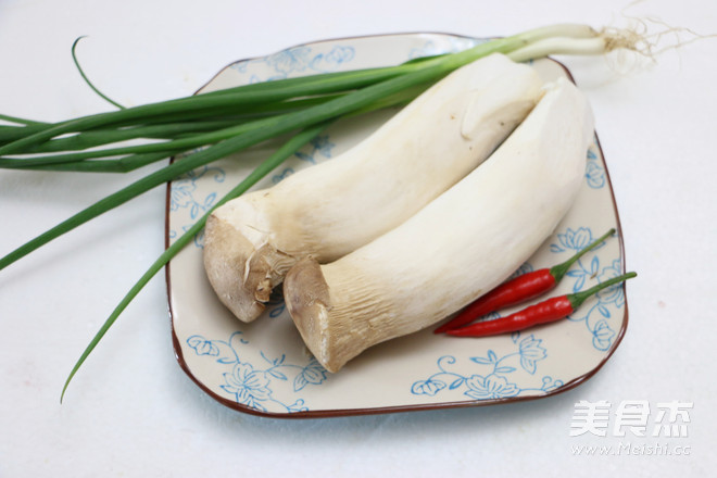 手撕<a href=/shicai/shucai/XingBaoGu/index.html target=_blank><u><a href=/shicai/guopin/Xing/index.html target=_blank><u>杏</u></a>鲍菇</u></a>的做法