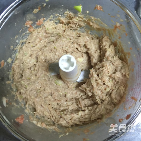 <a href=/shicai/rouqin/YangRou/index.html target=_blank><u>羊肉</u></a>丸子汤的做法