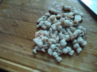 小肠蛋卷<a href=/shicai/shucai/XiangGu/index.html target=_blank><u>香菇</u></a>汤