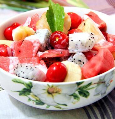 怎么做<a href=/shicai/guopin/MangGuo/index.html target=_blank><u>芒果</u></a><a href=/shicai/guopin/LiZhi/index.html target=_blank><u>荔枝</u></a>水果沙拉？