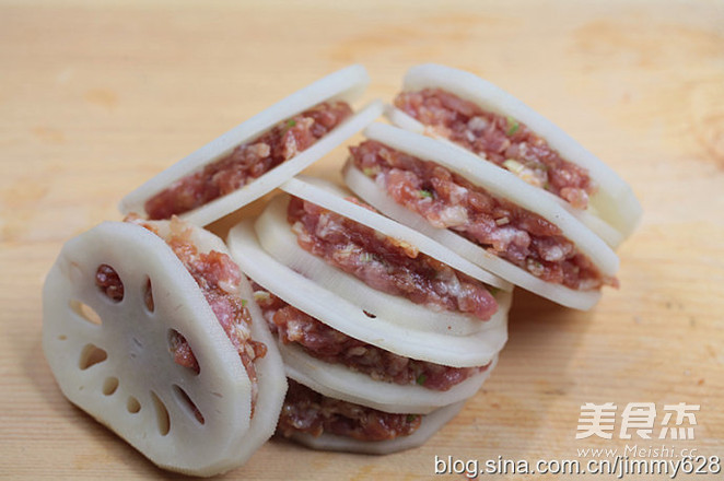 炸<a href=/shicai/shucai/Ou/index.html target=_blank><u>藕</u></a>盒的做法