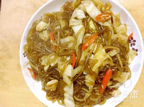 <a href=/shicai/shucai/HongShu/index.html target=_blank><u>红薯</u></a>粉炒包菜的做法