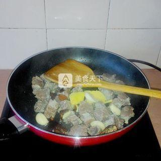 红烧<a href=/shicai/rouqin/NiuNan/index.html target=_blank><u>牛腩</u></a>面