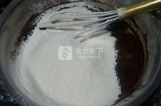 松露黑<a href=/shicai/mimian/QiaoKeLi/index.html target=_blank><u>巧克力</u></a>纸杯蛋糕