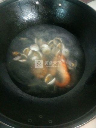 <a href=/shicai/shuichanpin/HaLi/index.html target=_blank><u>蛤蜊</u></a><a href=/shicai/mimian/DouFu/index.html target=_blank><u>豆腐</u></a>汤