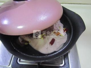 肚片<a href=/shicai/shucai/MuEr/index.html target=_blank><u>木耳</u></a><a href=/shicai/guopin/HuaSheng/index.html target=_blank><u>花生</u></a>汤