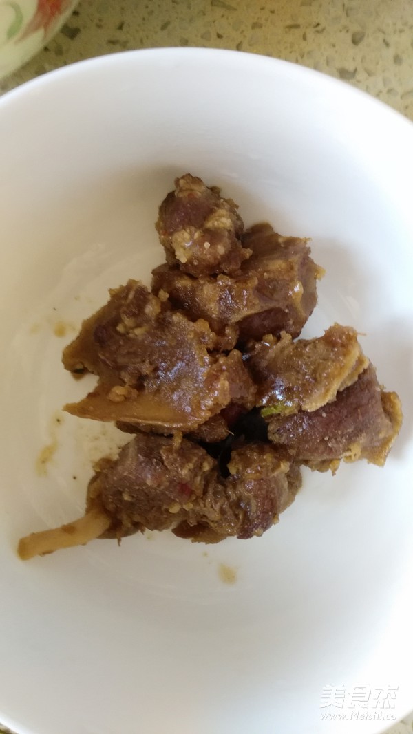 <a href=/shicai/rouqin/NiuNan/index.html target=_blank><u>牛腩</u></a><a href=/shicai/shucai/HongShu/index.html target=_blank><u>红薯</u></a>粉的做法