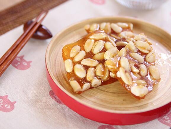 如何做<a href=/shicai/guopin/HuaSheng/index.html target=_blank><u>花生</u></a>脆饼?
