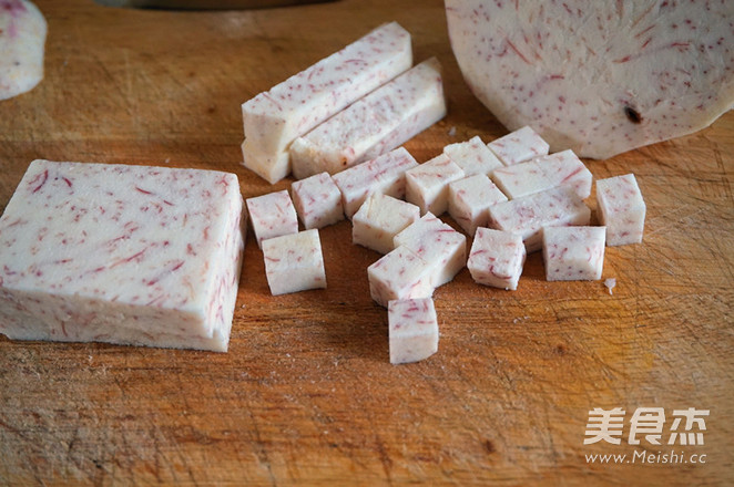 广式<a href=/shicai/shucai/YuTou/index.html target=_blank><u>芋头</u></a>糕的做法