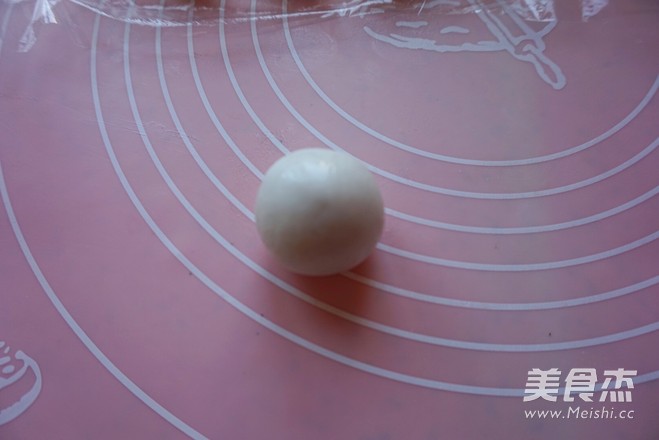 团团圆圆～五彩<a href=/shicai/guopin/HeiZhiMa/index.html target=_blank><u>黑<a href=/shicai/guopin/ZhiMa/index.html target=_blank><u>芝麻</u></a></u></a>汤圆的做法