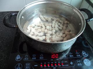 <a href=/shicai/shucai/XiangGu/index.html target=_blank><u>香菇</u></a>小肠煲汤