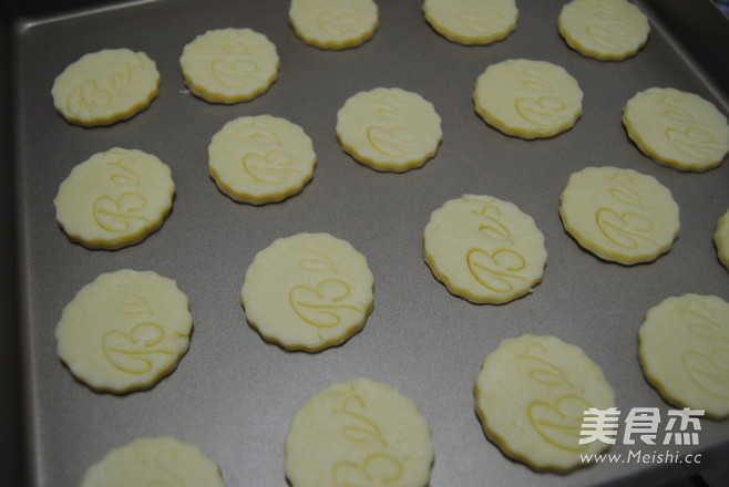 <a href=/shicai/mimian/NaiLao/index.html target=_blank><u>奶酪</u></a>饼干的做法