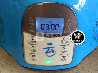 秋季减肥正当时养颜瘦身的白<a href=/shicai/shucai/LuoBo/index.html target=_blank><u>萝卜</u></a><a href=/shicai/rouqin/PaiGu/index.html target=_blank><u>排骨</u></a>汤