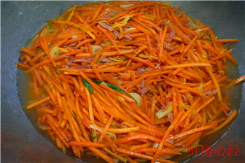 炒龙须<a href=/shicai/mimian/GuaMian/index.html target=_blank><u>挂面</u></a>步骤10