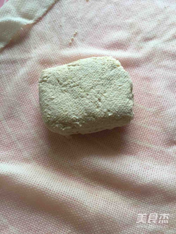 美容圣品自制<a href=/shicai/guopin/NingMeng/index.html target=_blank><u>柠檬</u></a><a href=/shicai/mimian/DouFu/index.html target=_blank><u>豆腐</u></a>的做法
