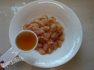 彩椒<a href=/shicai/guopin/YaoGuo/index.html target=_blank><u>腰果</u></a>鸡丁