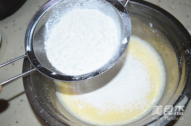 港式<a href=/shicai/guopin/CaoMei/index.html target=_blank><u>草莓</u></a>班乾的做法