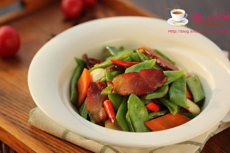 <a href=/shicai/mimian/DaoDou/index.html target=_blank><u>刀豆</u></a>炒<a href=/shicai/rouqin/LaRou/index.html target=_blank><u>腊肉</u></a>的做法