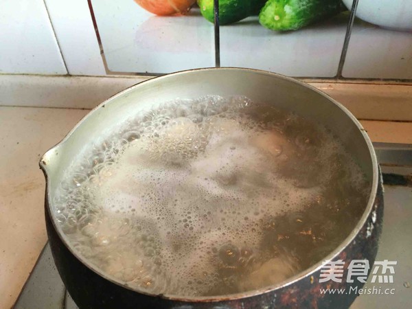 <a href=/shicai/guopin/HeiZhiMa/index.html target=_blank><u>黑<a href=/shicai/guopin/ZhiMa/index.html target=_blank><u>芝麻</u></a></u></a>汤圆的做法