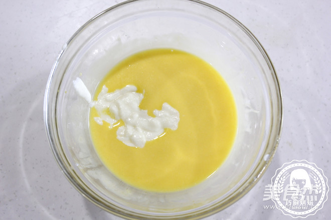 <a href=/shicai/guopin/ManYueMei/index.html target=_blank><u>蔓越莓</u></a>乳酪戚风的做法