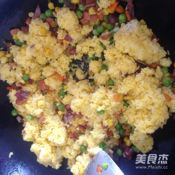 黄金杂蔬蛋炒饭的做法