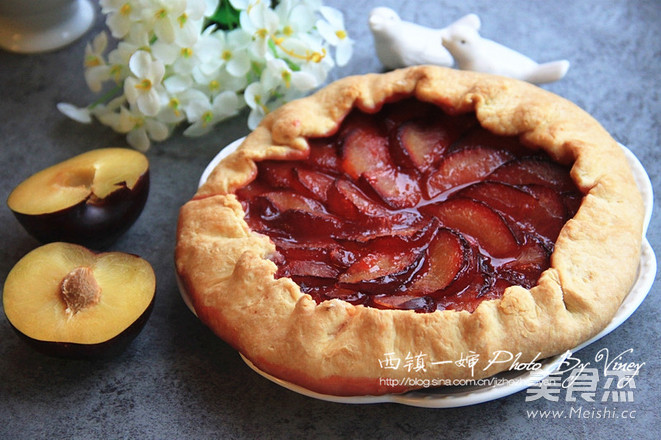 酸甜<a href=/shicai/guopin/LiZiLiZi/index.html target=_blank><u>李子</u></a>派的做法
