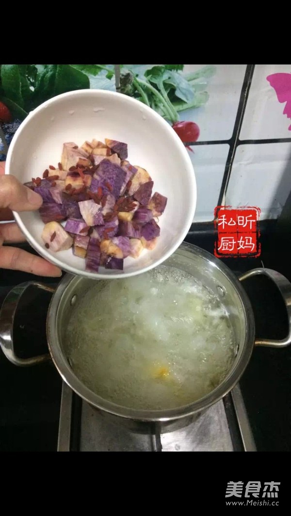 <a href=/shicai/shucai/ZiShu/index.html target=_blank><u>紫薯</u></a><a href=/shicai/shucai/YinEr/index.html target=_blank><u>银耳</u></a>羹的做法