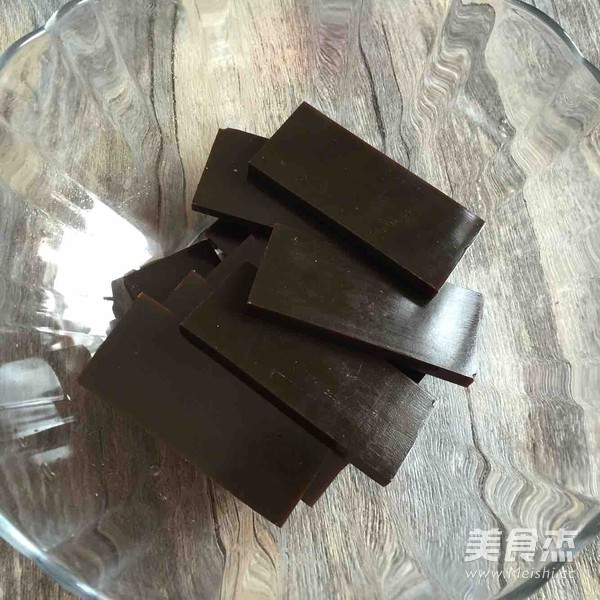 自制<a href=/shicai/yaoshi/EJiao/index.html target=_blank><u>阿胶</u></a>糕的做法