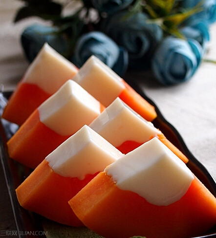 <a href=/shicai/guopin/MuGua/index.html target=_blank><u>木瓜</u></a><a href=/shicai/mimian/NiuNai/index.html target=_blank><u>牛奶</u></a>冻做法