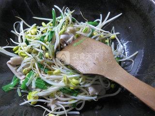 <a href=/shicai/rouqin/E/index.html target=_blank><u>鹅</u></a>肠炒<a href=/shicai/shucai/HuangDouYa/index.html target=_blank><u><a href=/shicai/mimian/HuangDou/index.html target=_blank><u>黄豆</u></a>芽</u></a>