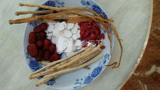 沙参<a href=/shicai/shucai/ShanYao/index.html target=_blank><u>山药</u></a>炖猪骨汤