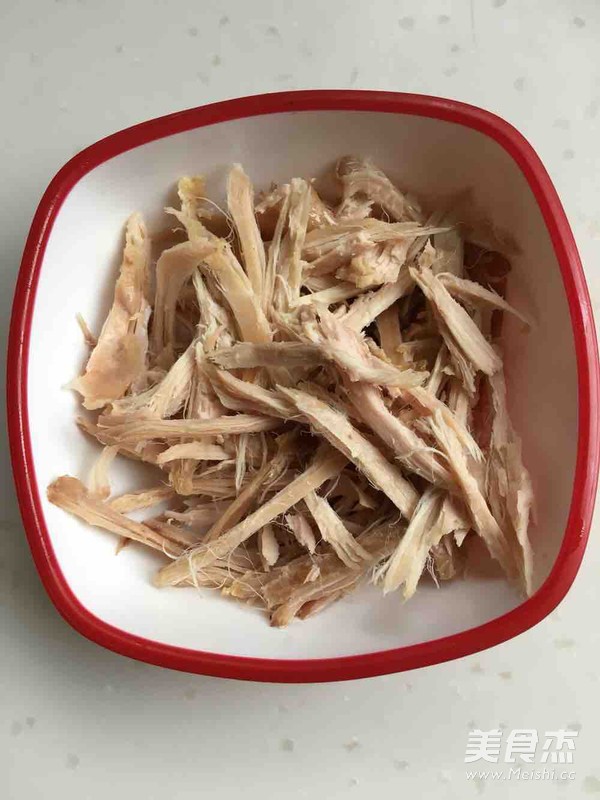 鸡丝<a href=/shicai/rouqin/JiDan/index.html target=_blank><u>鸡蛋</u></a>面的做法