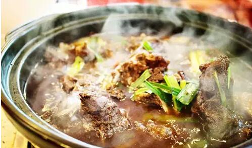 砂锅<a href=/shicai/rouqin/YangXie/index.html target=_blank><u>羊蝎子</u></a>怎么做?