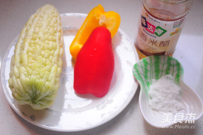 凉拌水果<a href=/shicai/shucai/KuGua/index.html target=_blank><u>苦瓜</u></a>的做法