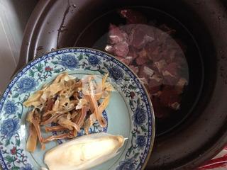 木鱼<a href=/shicai/rouqin/NiuNan/index.html target=_blank><u>牛腩</u></a>面