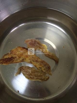 鳄鱼<a href=/shicai/shucai/ShanYao/index.html target=_blank><u>山药</u></a>骨头汤