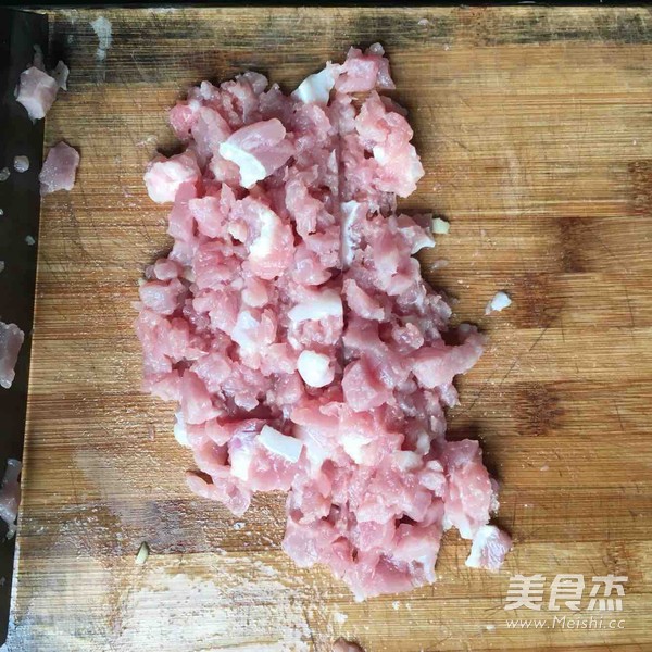 <a href=/shicai/shucai/TuDou/index.html target=_blank><u>土豆</u></a>电饭煲饭的做法