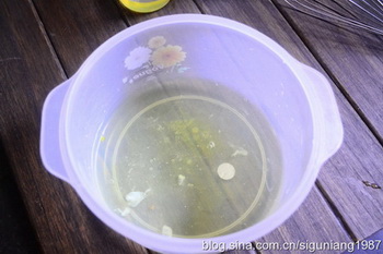 <a href=/shicai/guopin/BaiXiangGuo/index.html target=_blank><u>百香果</u></a><a href=zt/qifengdg target=_blank><u>戚风蛋糕</u></a>步骤3