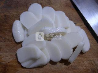 江白虾<a href=/shicai/shucai/YuanBaiCai/index.html target=_blank><u>圆<a href=/shicai/shucai/BaiCai/index.html target=_blank><u>白菜</u></a></u></a><a href=/shicai/mimian/NianGao/index.html target=_blank><u>年糕</u></a>汤